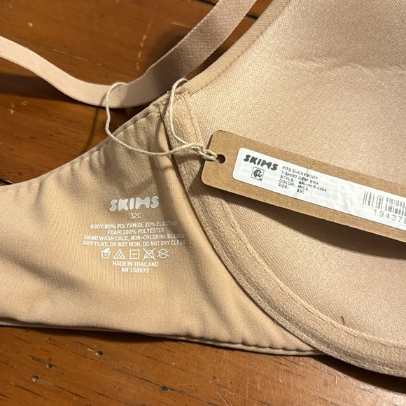 SKIMS Fits Everybody T-Shirt Bra in Mica - Picture 4 of 12